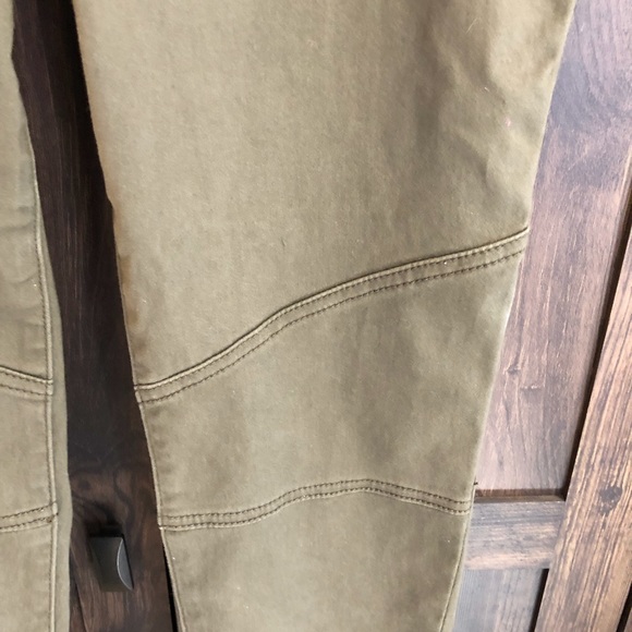 Forever 21 Plus Skinny Pant - Picture 3 of 4